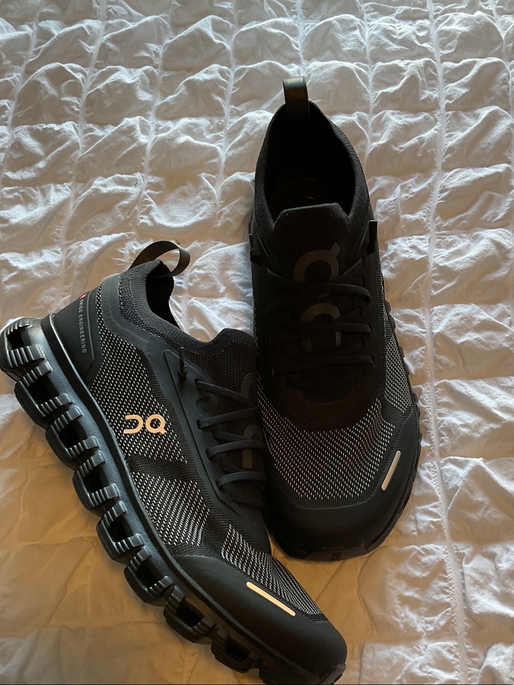 On cloud Running Women's Cloud Waterproof Athletic Sneakers - Black NWOT